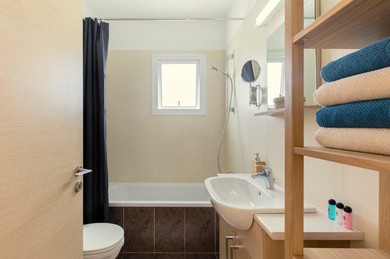♥ Sunny&Cozy Family Apartment ★ Walk To The Beach☼ Paralímni Eksteriør bilde