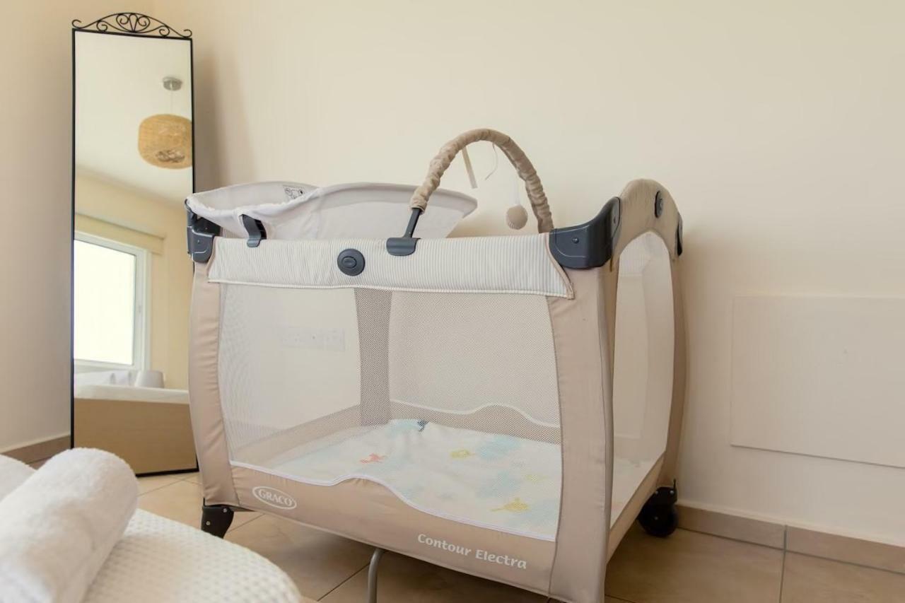 ♥ Sunny&Cozy Family Apartment ★ Walk To The Beach☼ Paralímni Eksteriør bilde